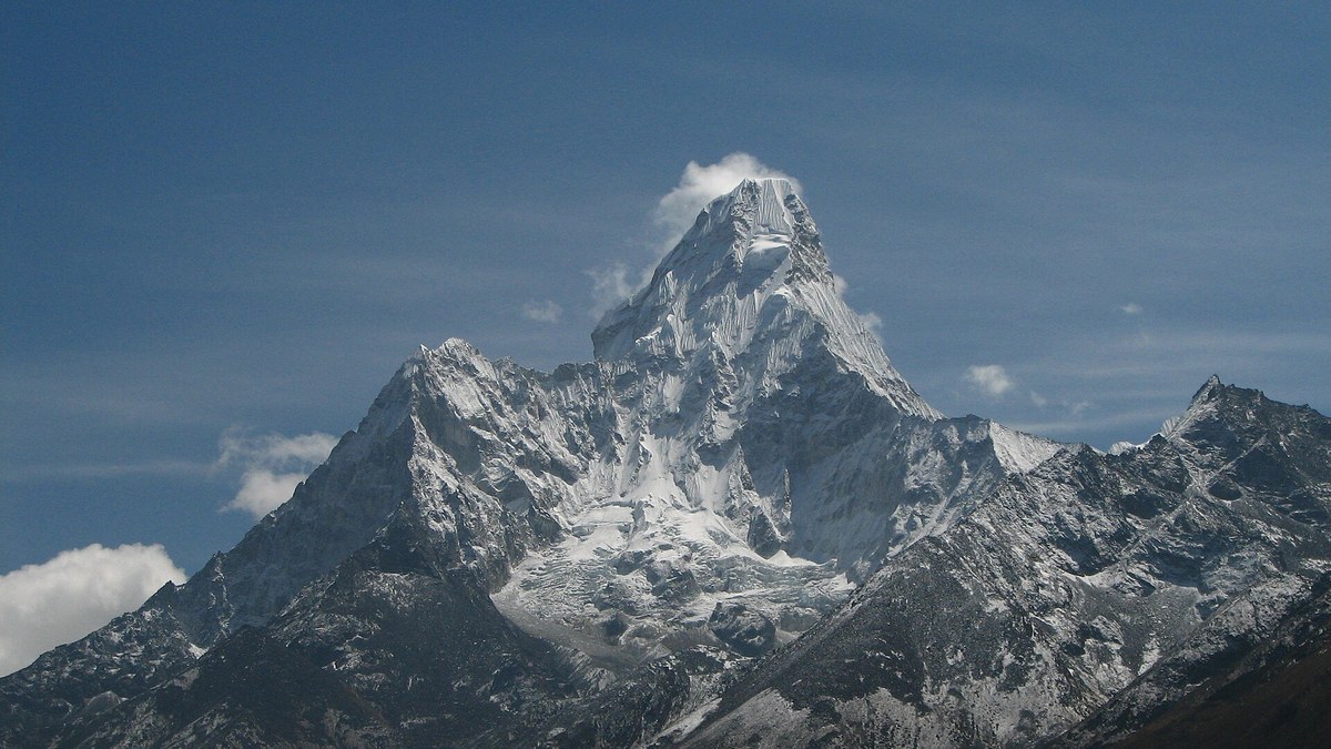 La saison de l'Ama Dablam s'ouvre avec le sommet de l'équipe de cordes