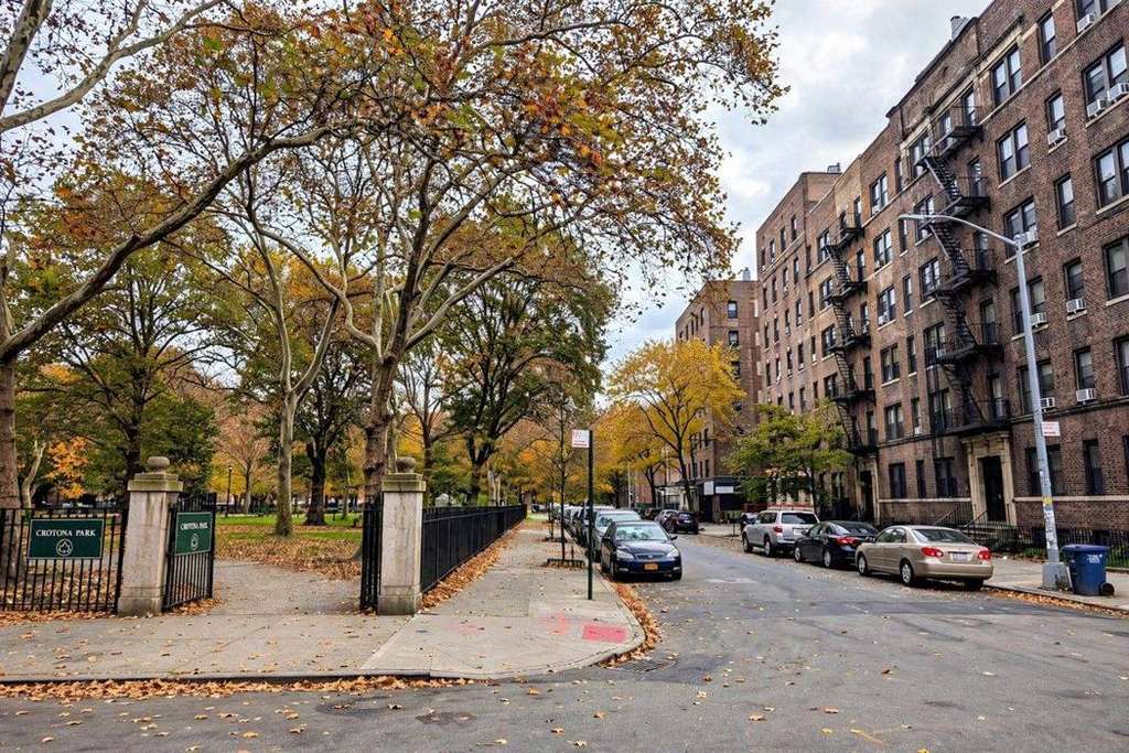 Bronx, New York: Javits Frimpong, 15 ans, tué par balle en allant à l'école à Claremont, la police recherche trois adolescents