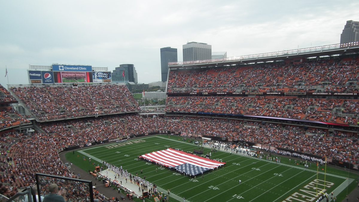 Browns Beat Ravens 13-10 on Szmyt's Last Play Kick and Take First Place