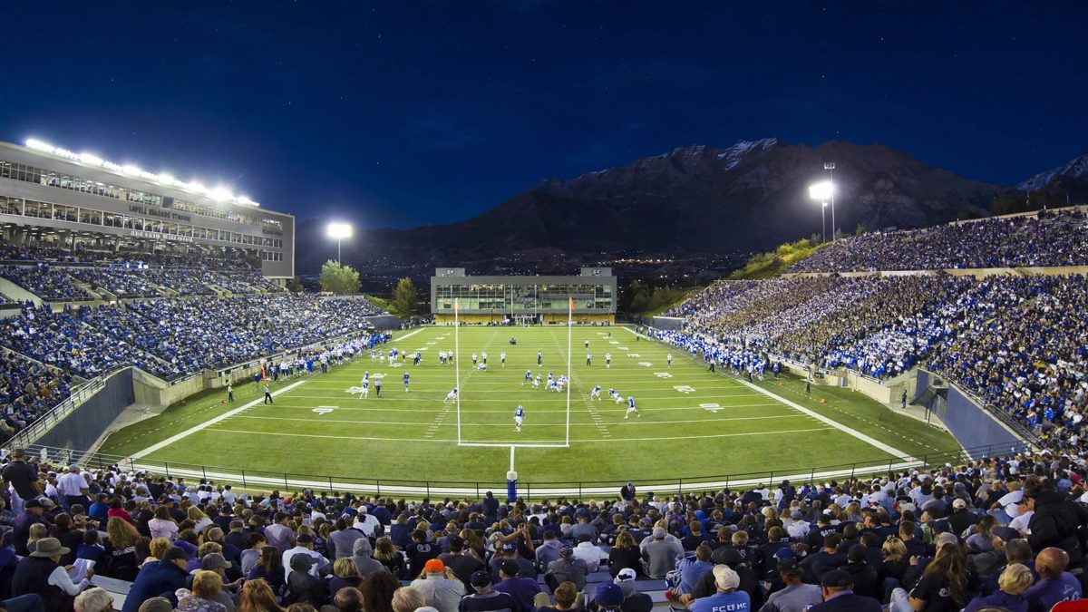 BYU vencio a Notre Dame 28 a 24 con el touchdown tardio de Bachmeier a Lyons