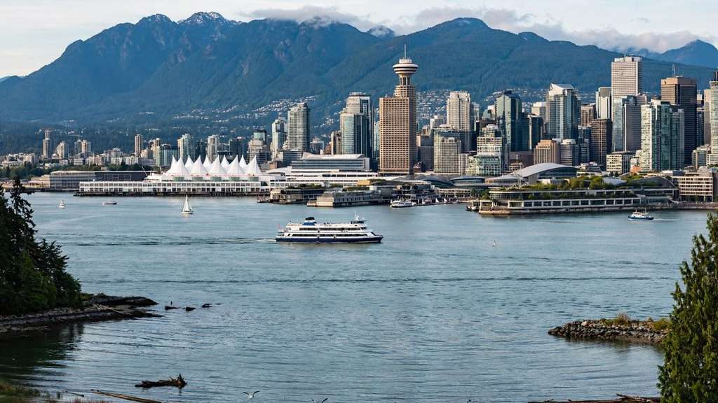 Clock Change Splits Canada: Daylight Saving Ends, West Stays Put