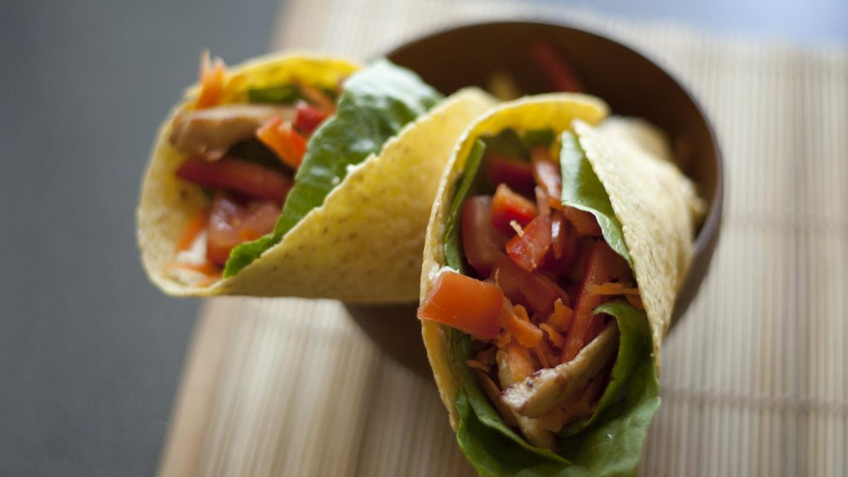 Los casos de E. coli por wraps de pollo suben a 50 y las autoridades no nombran ninguna marca
