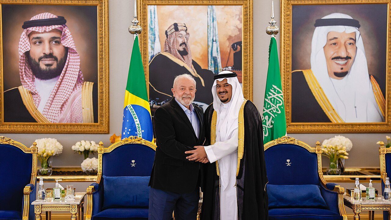 L'UE et les États du Golfe reportent le sommet de Riyad, les menaces houthies gardent l'aéroport fermé