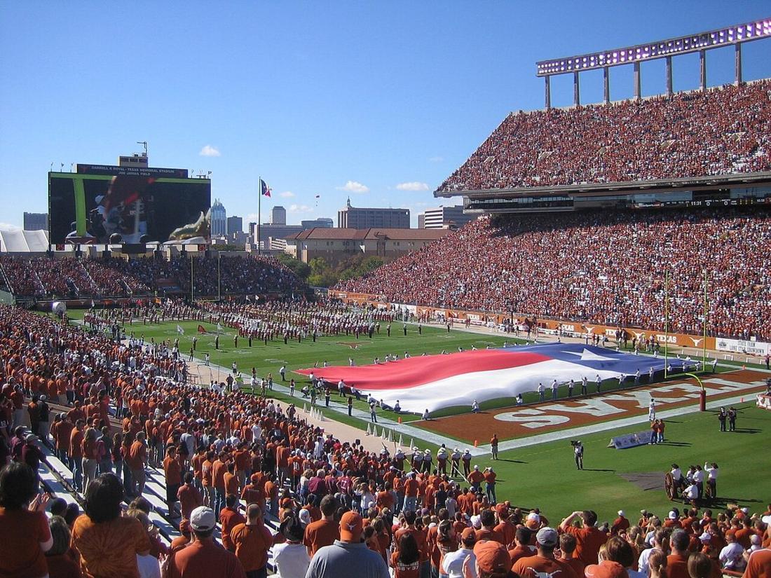 Florida Stun No. 7 Texas 27-24 in Austin as Late Fumble Ends the Comeback