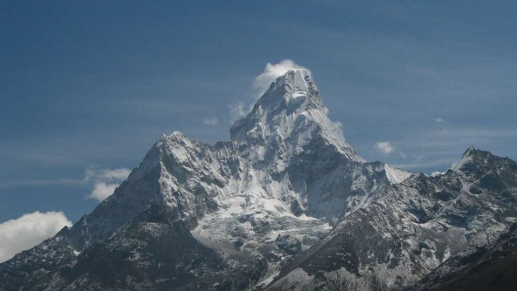 शिखर पर पहुंचने के बाद नेपाल के अमा दब्लम पर गिरकर जर्मन पर्वतारोही की मौत