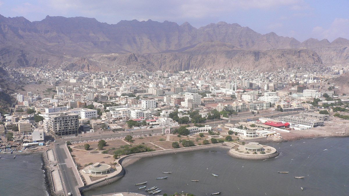 Des missiles houthis frappent le palais présidentiel à Aden et tuent cinq personnes