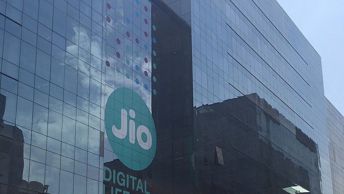 Jio fixe la fourchette de prix du plus grand IPO d'Inde et les actions Reliance montent