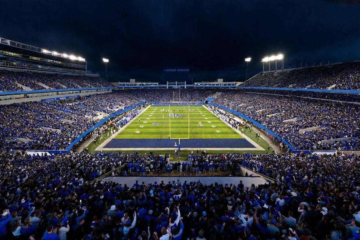 Kentucky Beats Vanderbilt 34-17 After Falling Behind 10-0 at Kroger Field