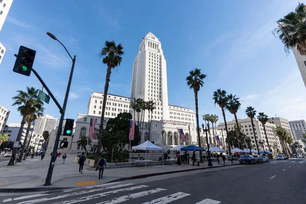 Los Angeles, California: नयाँ मेयर सर्वेक्षणमा Bass र Raman 40 प्रतिशतमा बराबरी, निर्वाचन केही दिन मात्र बाँकी