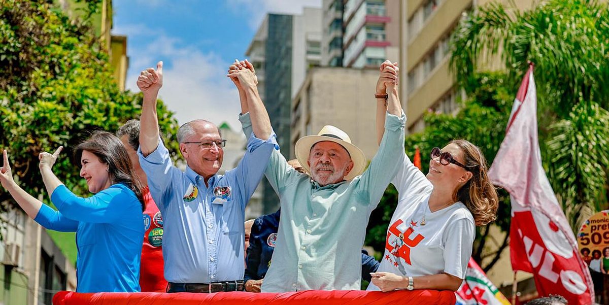 Lula and Flavio Bolsonaro Trade Attacks in First Runoff Debate