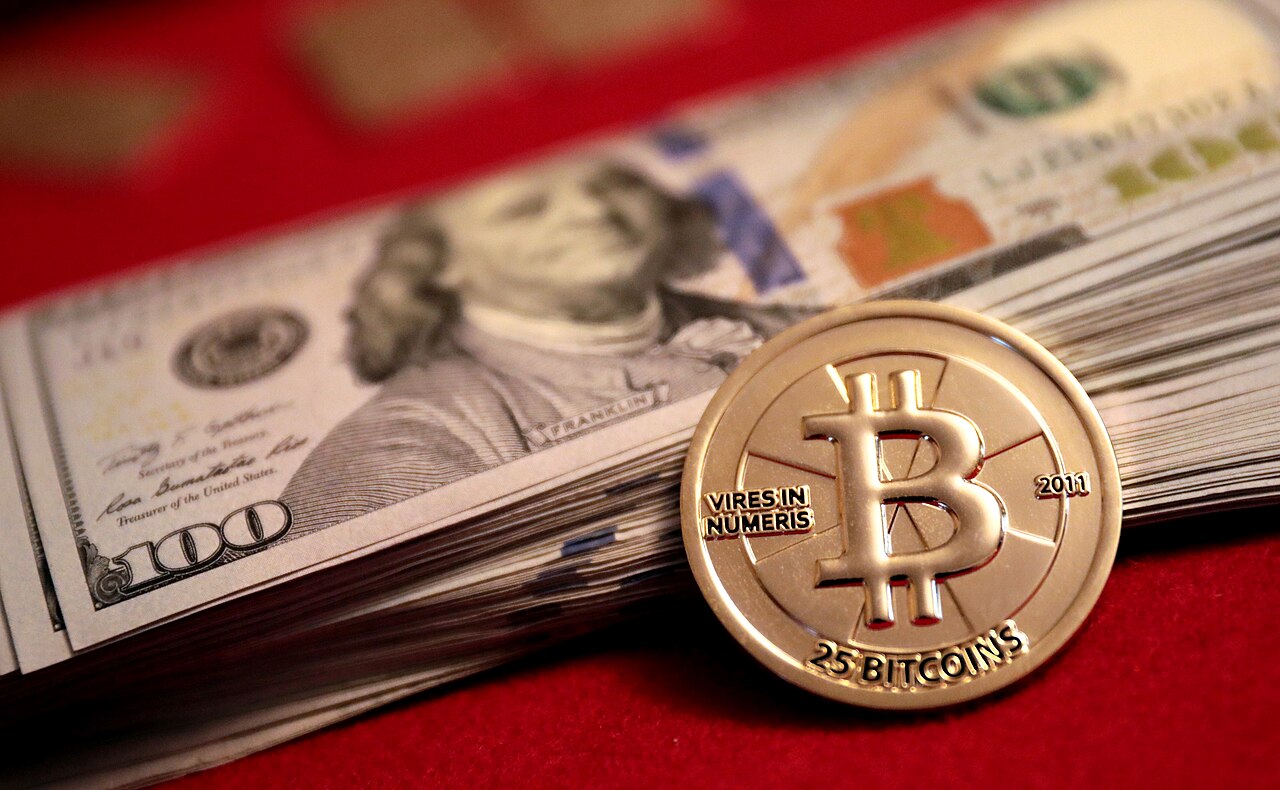 Bitcoin passe sous les 81 000 dollars, les liquidations crypto approchent 1 milliard de dollars