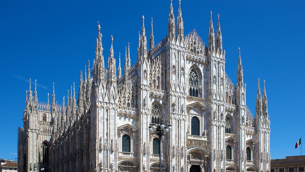La police de Milan affronte des manifestants pour le deuxième jour et les troubles grandissent en Italie