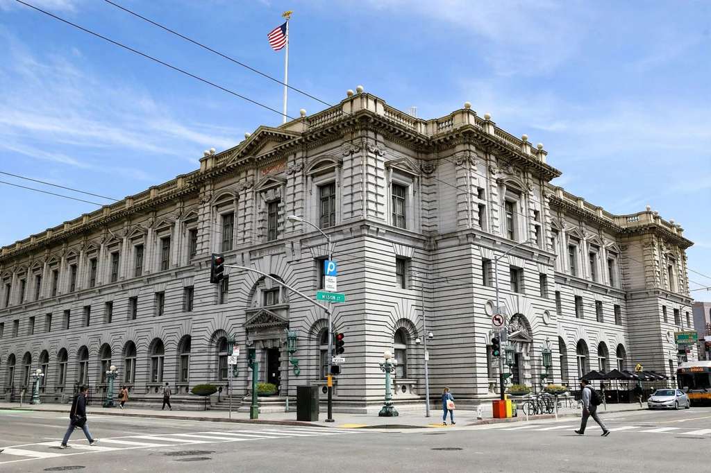 Une cour d'appel rejette la demande du ministere de la Justice visant a mettre de cote 20 000 bulletins en Californie