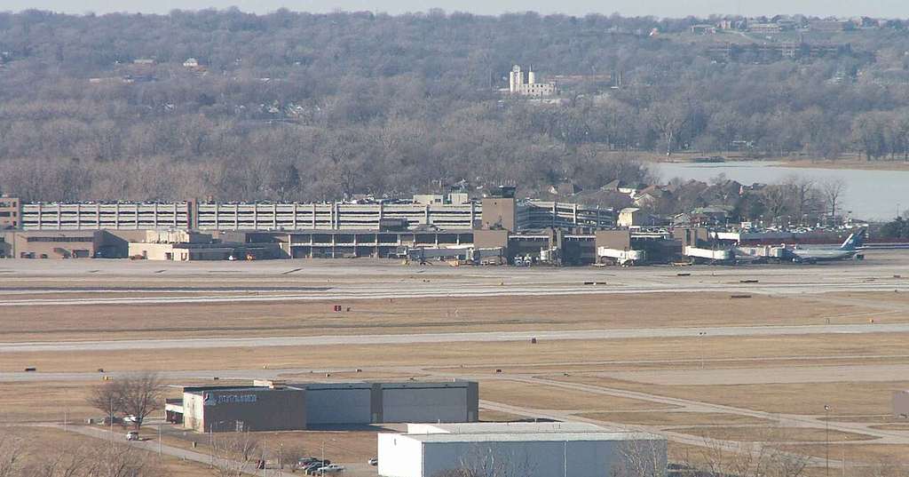 Omaha, Nebraska: Build OMA nawikaranma Eppley Airfield le November 4 ma afna pahila naya getharu kholchha