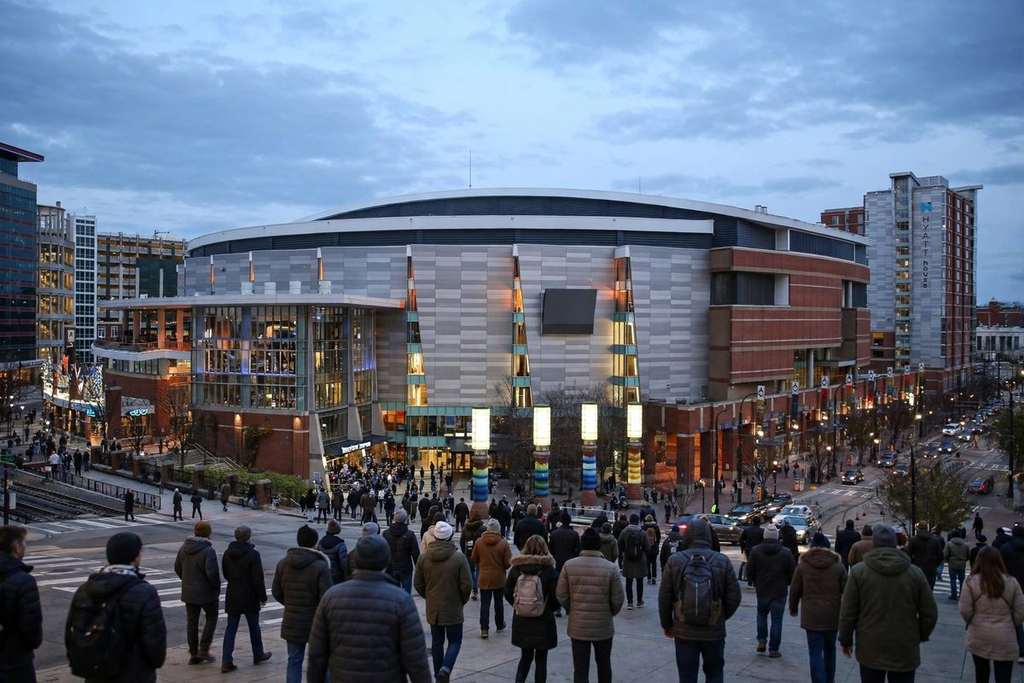 Philadelphie, Pennsylvanie : les 76ers écartent Joel Embiid et LeBron James pour le match de samedi à Charlotte