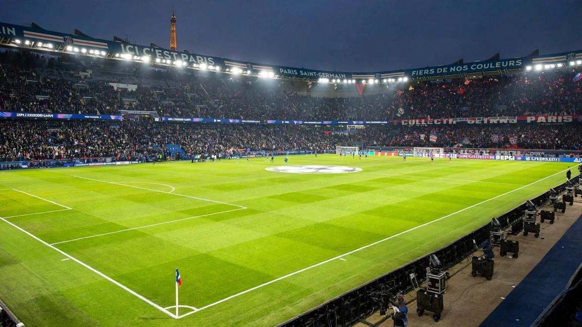 Osimhen marca dos veces en el derbi de Estambul y el PSG vence al Lyon y es lider