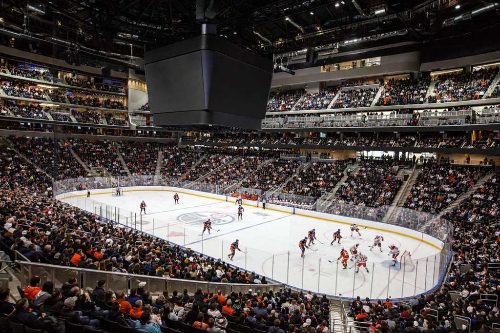 Les Red Wings battent les Oilers 4-3 en tirs de barrage, Postava gagne a son premier depart dans la LNH