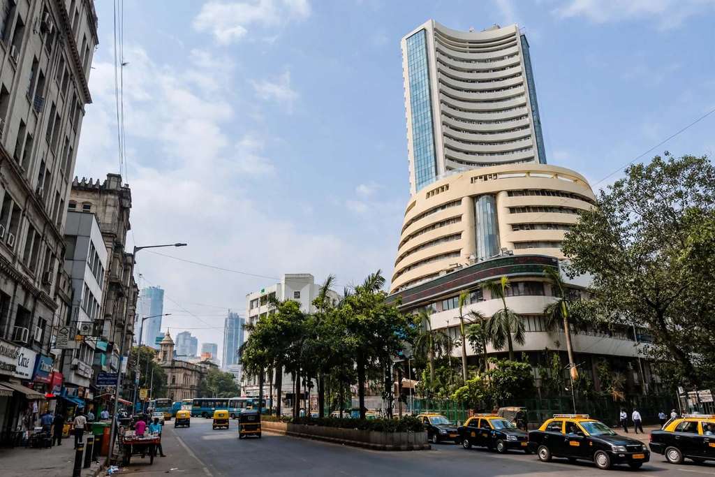 Sensex Falls Over 500 Points as Infosys Cuts Guidance and IT Shares Slide