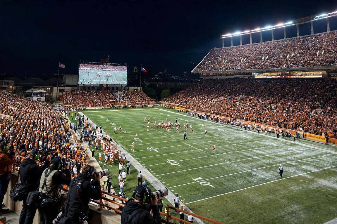 Texas Beats No. 7 Ole Miss 34-27 as Manning Scores Three Touchdowns