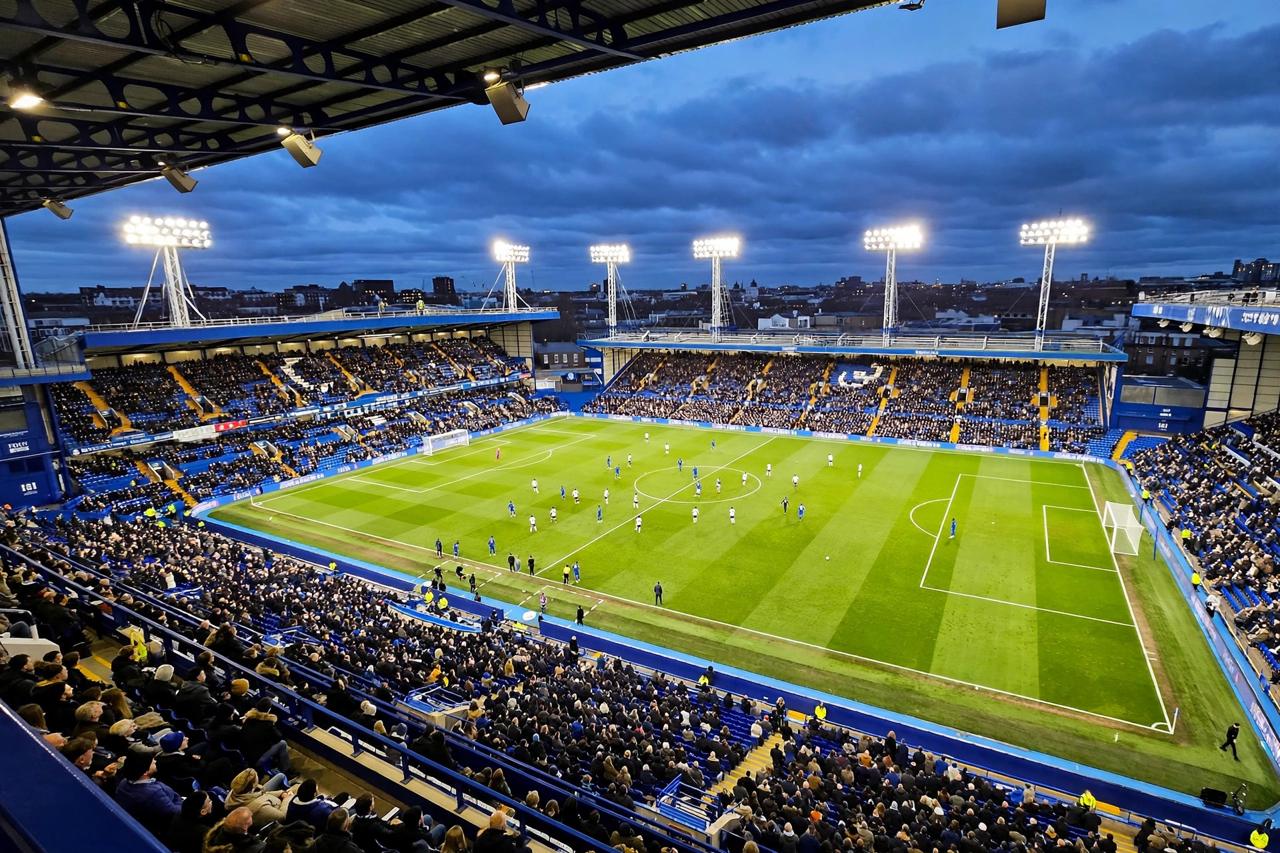 El Tottenham vence 2-0 al Chelsea en Stamford Bridge y Palmer es expulsado