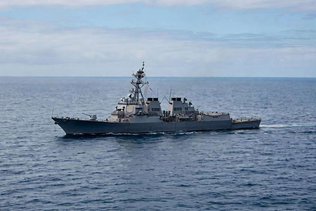 Une frappe americaine contre un bateau soupconne de trafic de drogue dans le Pacifique oriental tue cinq personnes, selon l'armee