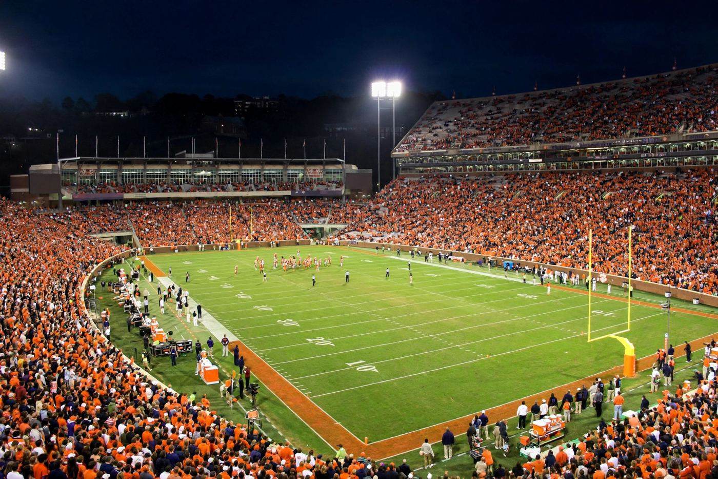 Virginia Tech Beats Clemson 20-16 on Fourth Down Touchdown With 1:49 Left