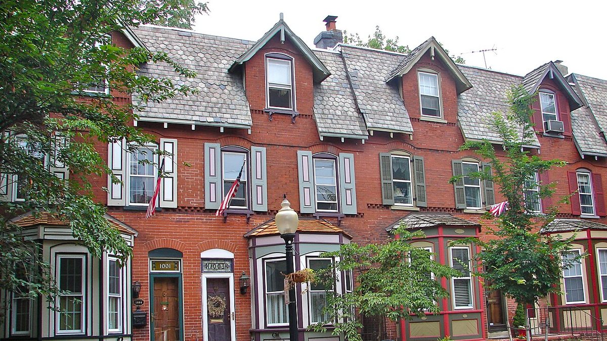 Deux morts et deux pompiers blessés dans l'incendie d'une maison à Wilmington